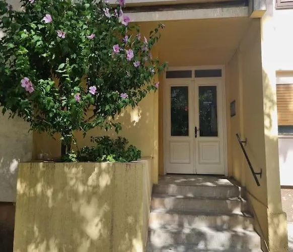 Cozy Next To Bus And Train Station