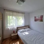 Cozy Next To Bus And Train Station Apartment