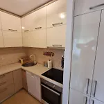 Apartment Cozy Next To Bus And Train Station *