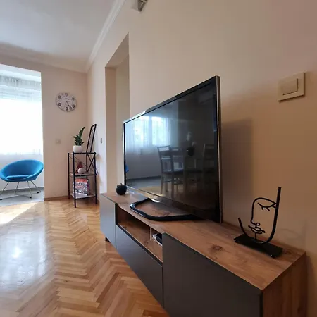 Cozy Next To Bus And Train Station Appartement Podgorica