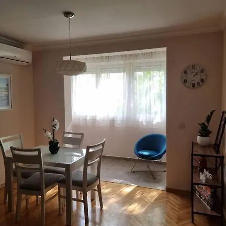 Cozy Next To Bus And Train Station