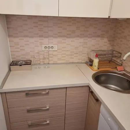 Cozy Next To Bus And Train Station Appartement *