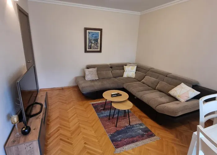 Appartamento Cozy Next To Bus And Train Station *