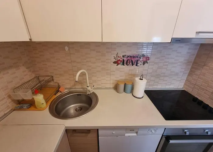 Cozy Next To Bus And Train Station Appartamento Podgorica