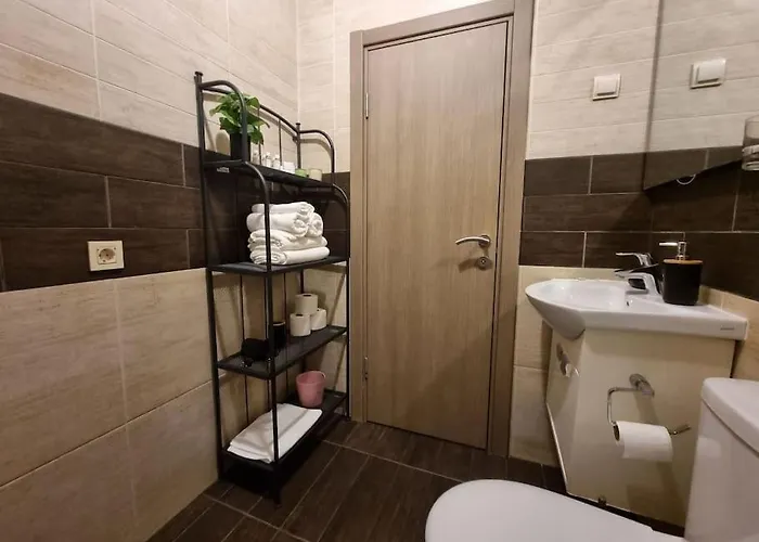 Appartamento Cozy Next To Bus And Train Station