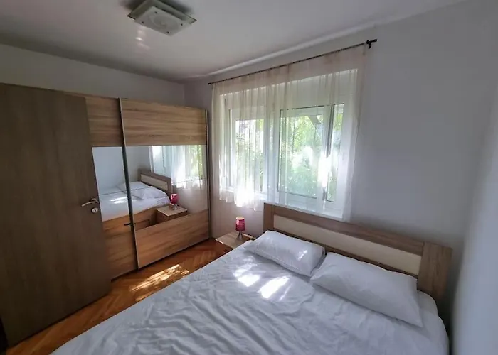 Appartamento Cozy Next To Bus And Train Station Podgorica