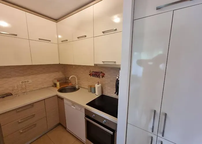 Appartamento Cozy Next To Bus And Train Station *